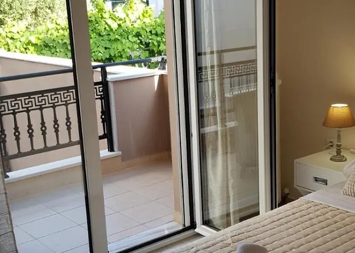 Athinas Апартаменты *